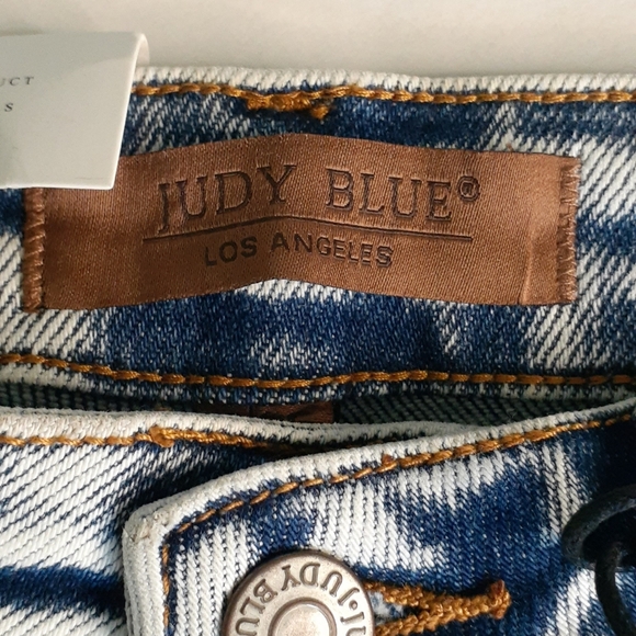 Judy Blue NWT, Light Wash Straight Leg Jeans. Size 3/26 - Picture 3 of 10